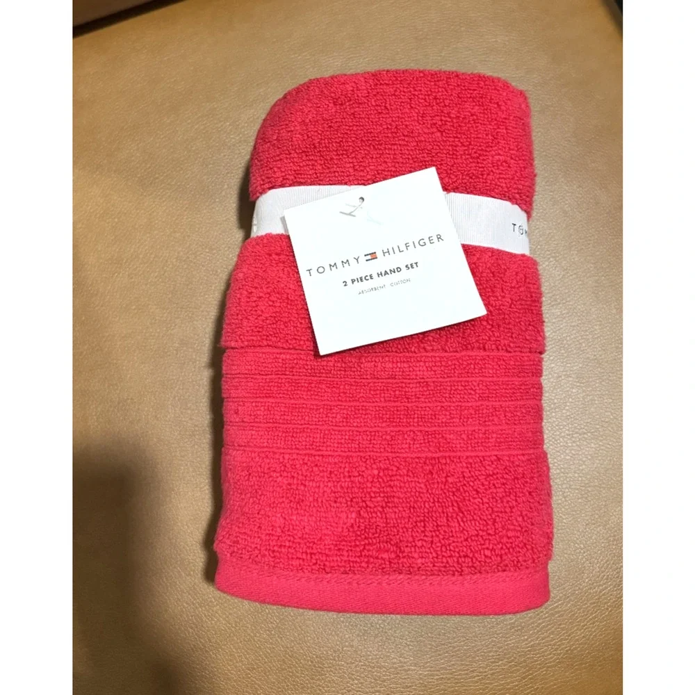 NWT Tommy Hilfiger 2 Piece Hand Towels Absorbent Cotton Pink Twist 16in X 30in